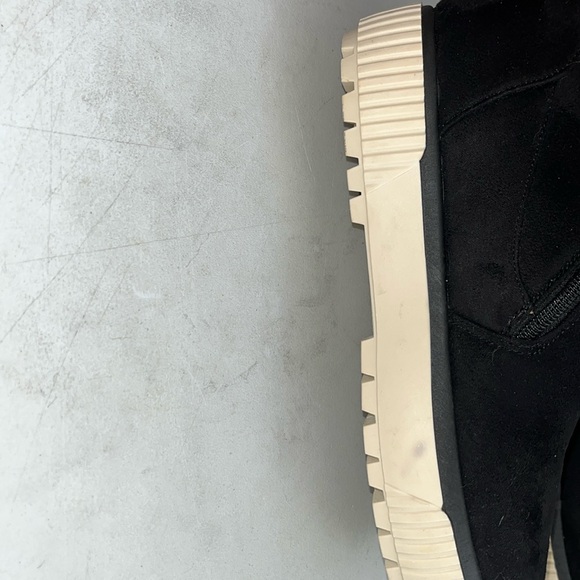 True comfort, 8.5, black and tan - Picture 2 of 3